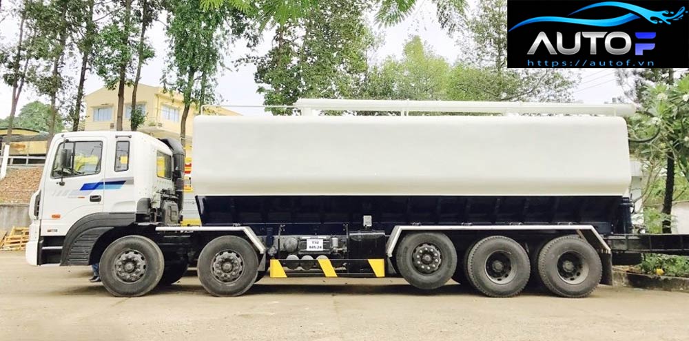 xe bồn 5 chân Hyundai chở thức ăn gia súc giúp việc chuyên chở dễ dàng an toàn